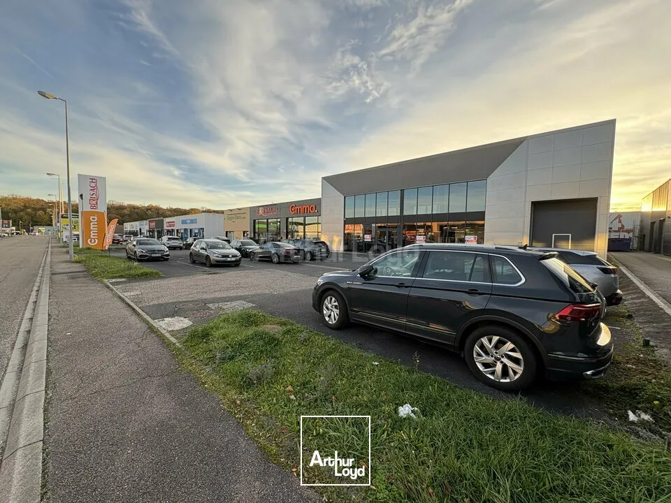 LOCAL COMMERCIAL à VENDRE de 715 m²