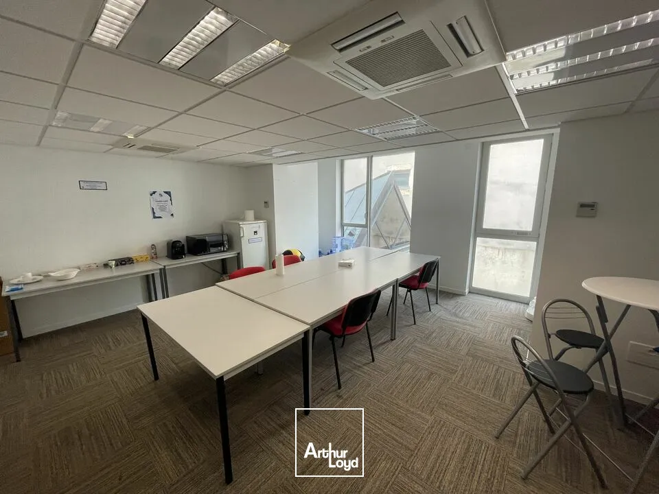 A LOUER POITIERS PROCHE DES CORDELIERS BUREAUX 468m² 