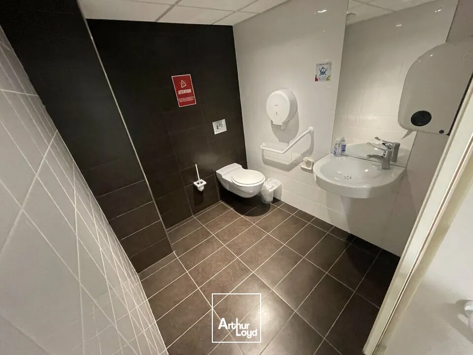 A LOUER POITIERS PROCHE DES CORDELIERS BUREAUX 468m² 