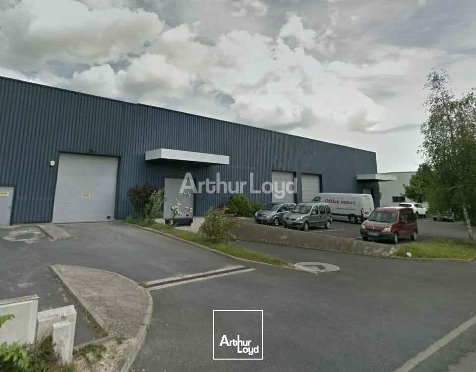 A louer - Entrepôt de 1240m2 avec bureaux secteur FARMAN Reims