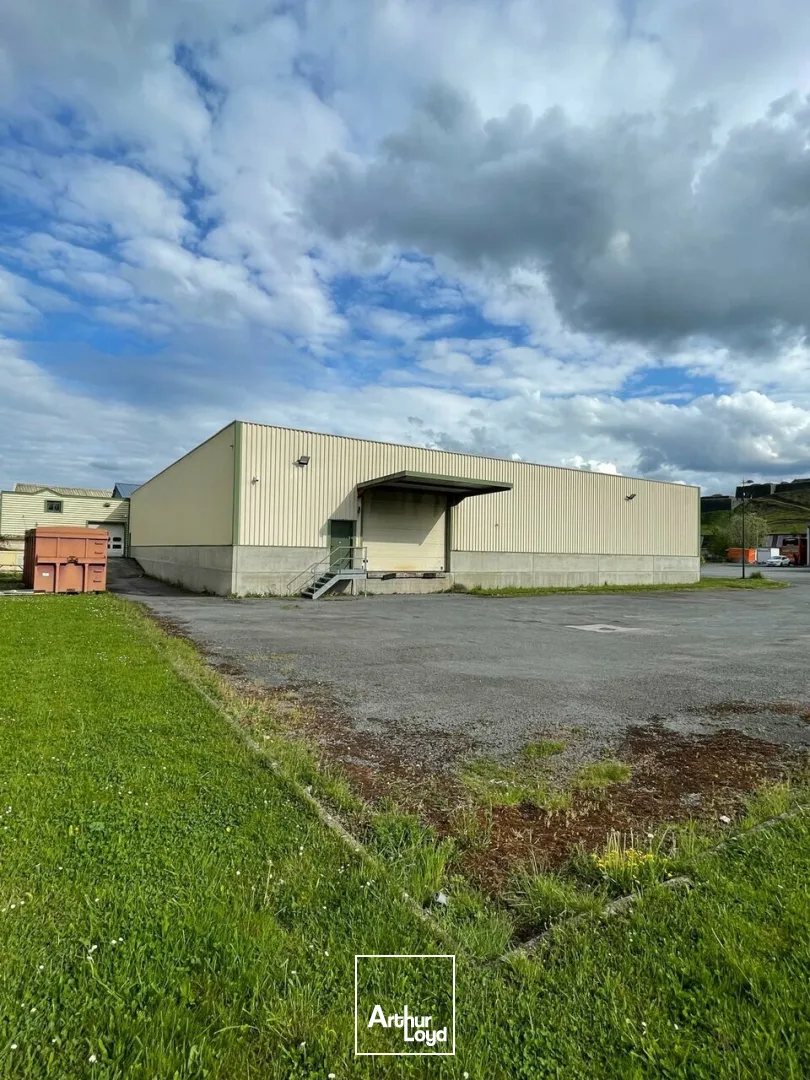 OPPORTUNITE RARE! Local d'activité sur la Zone d'Activité frontalière avec le Belgique - secteur Givet (08) 