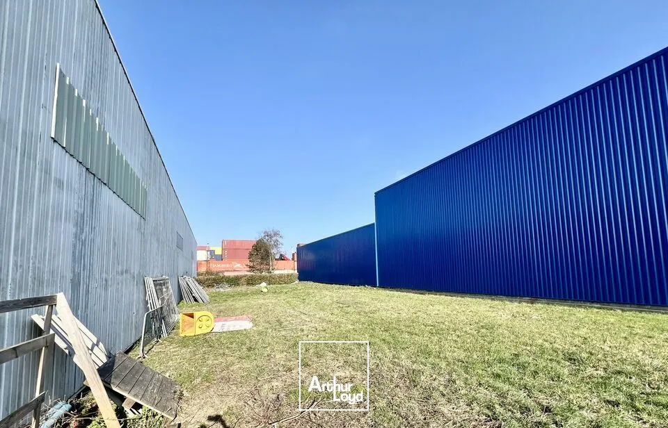 A LOUER - LOCAUX D'ACTIVITÉS D'ENVIRON 325 m2 + Terrain d'environ 1 500 m2 