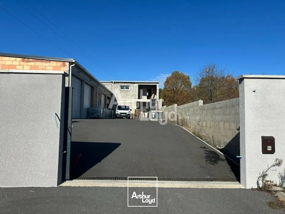 ATELIER AVEC STOCKAGE ET BUREAU - PERIPHERIE VICHY 