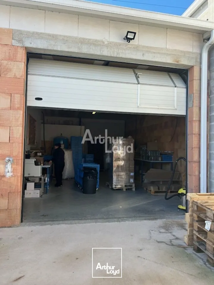 ATELIER AVEC STOCKAGE ET BUREAU - PERIPHERIE VICHY 