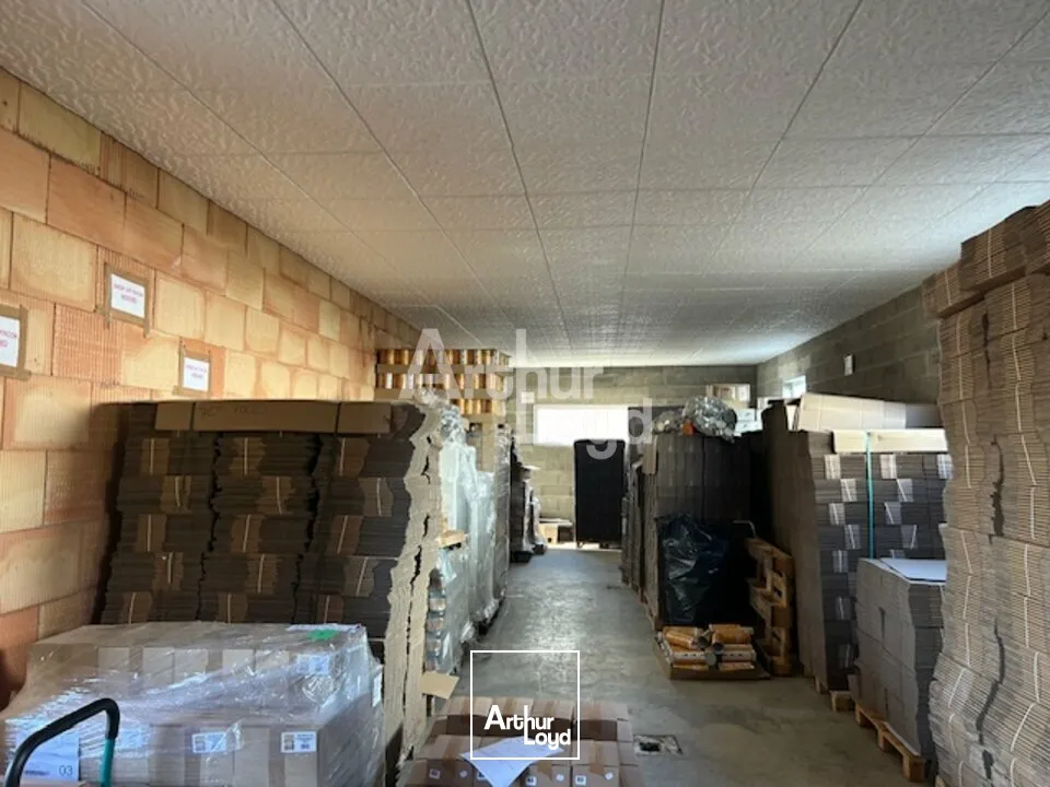 ATELIER AVEC STOCKAGE ET BUREAU - PERIPHERIE VICHY 