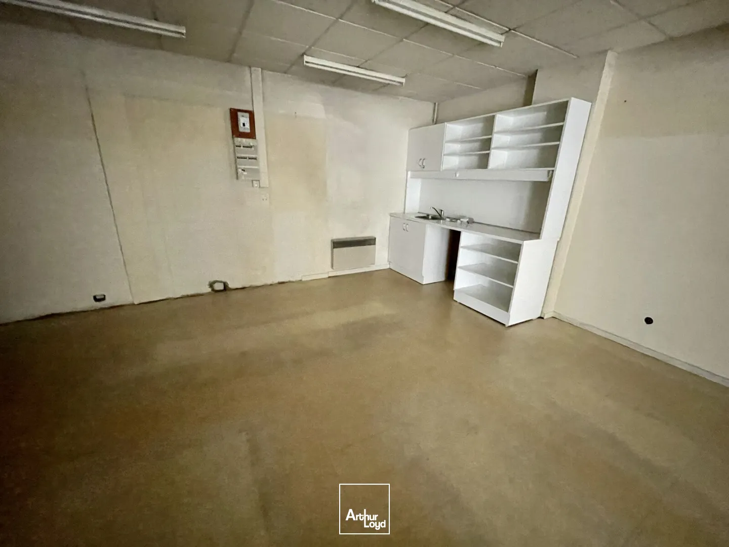 Locaux commerciaux à louer à PETIT COURONNE 76650