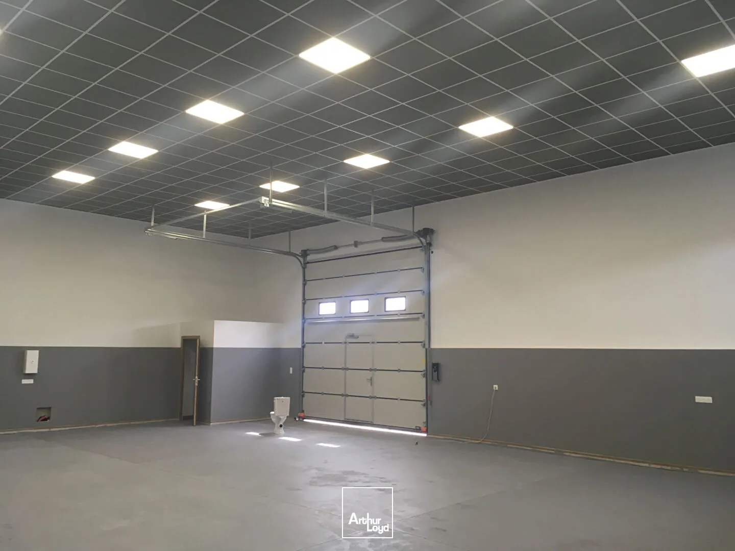 Local d'Activité avec un bureau A VENDRE - COUZEIX