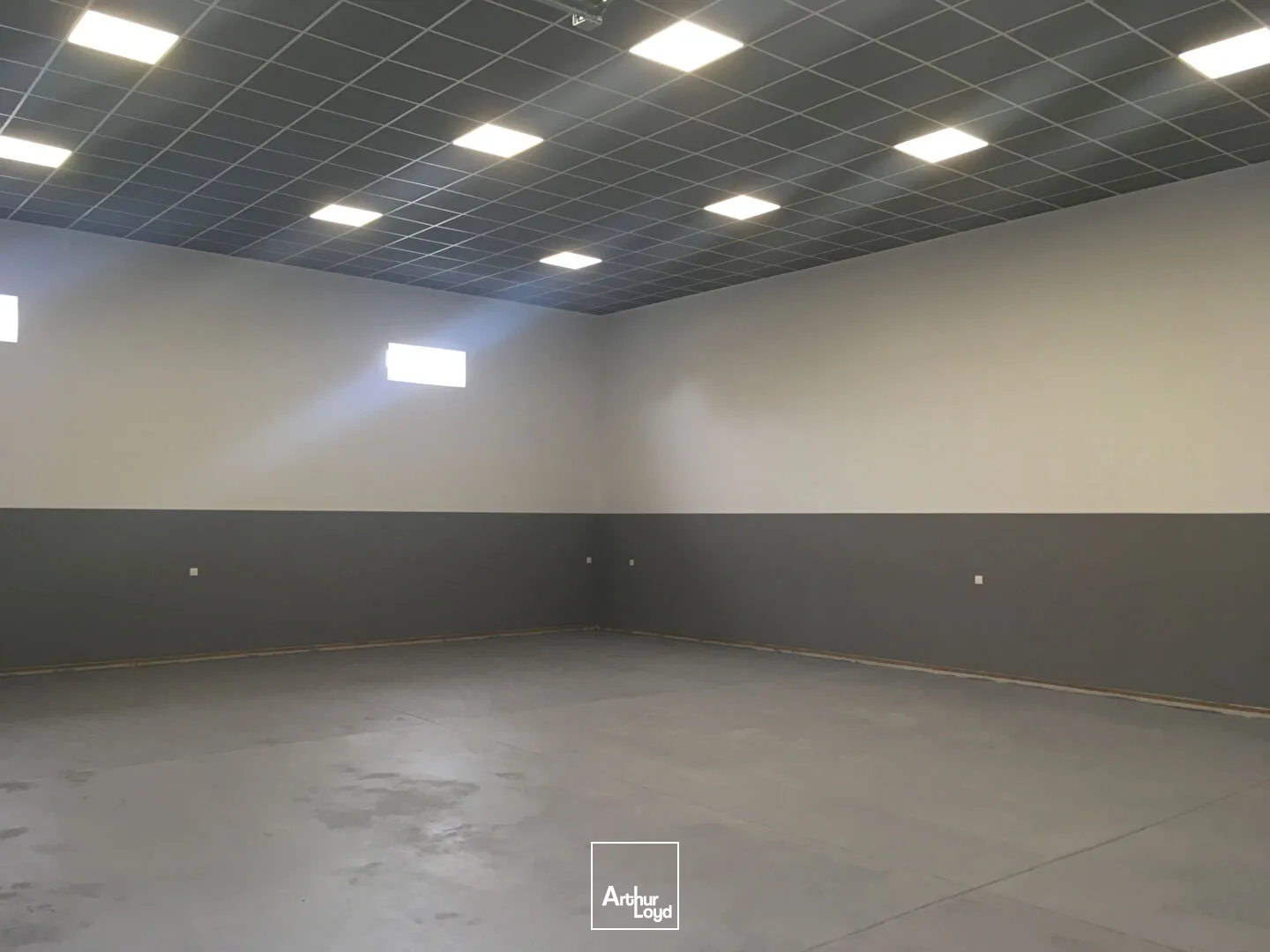 Local d'Activité avec un bureau A VENDRE - COUZEIX