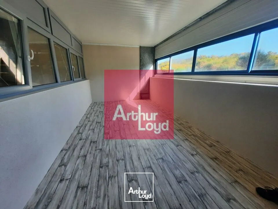 SECTEUR ISSOIRE A LOUER ENTREPOT 2000 M² AVEC QUAIS 