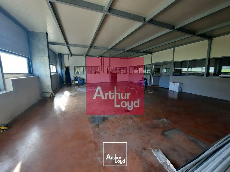 SECTEUR ISSOIRE A LOUER ENTREPOT 2000 M² AVEC QUAIS 