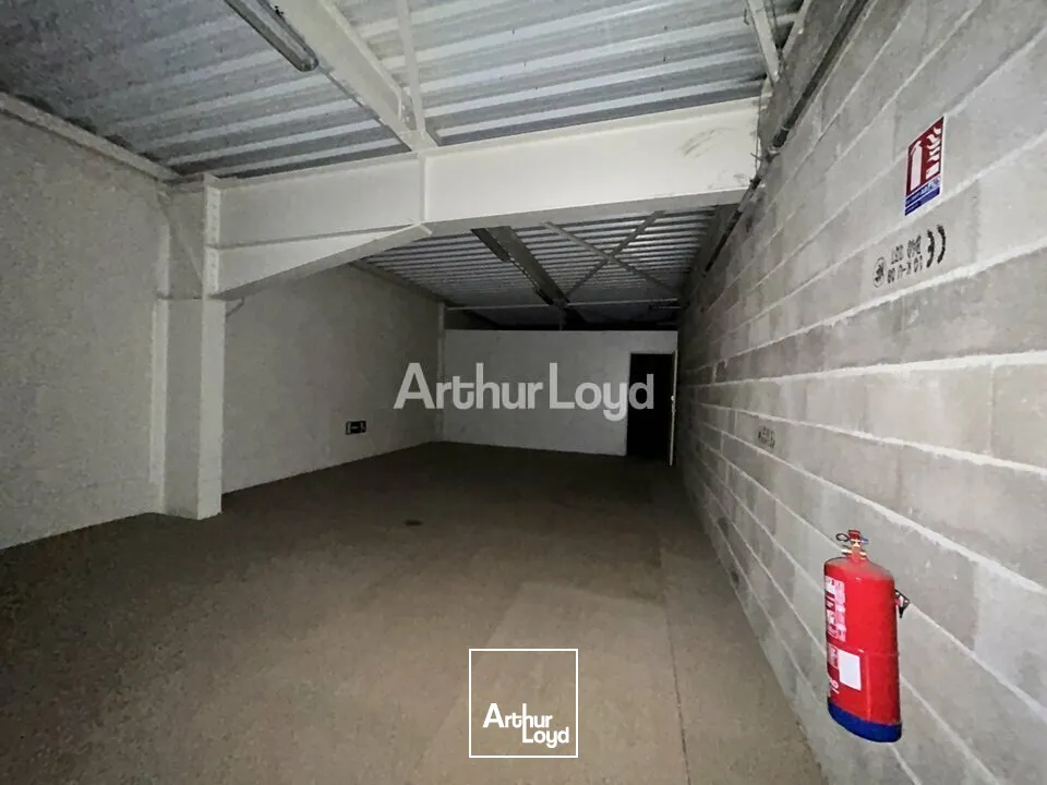 LOCAL COMMERCIAL à LOUER de 1270.95 m²