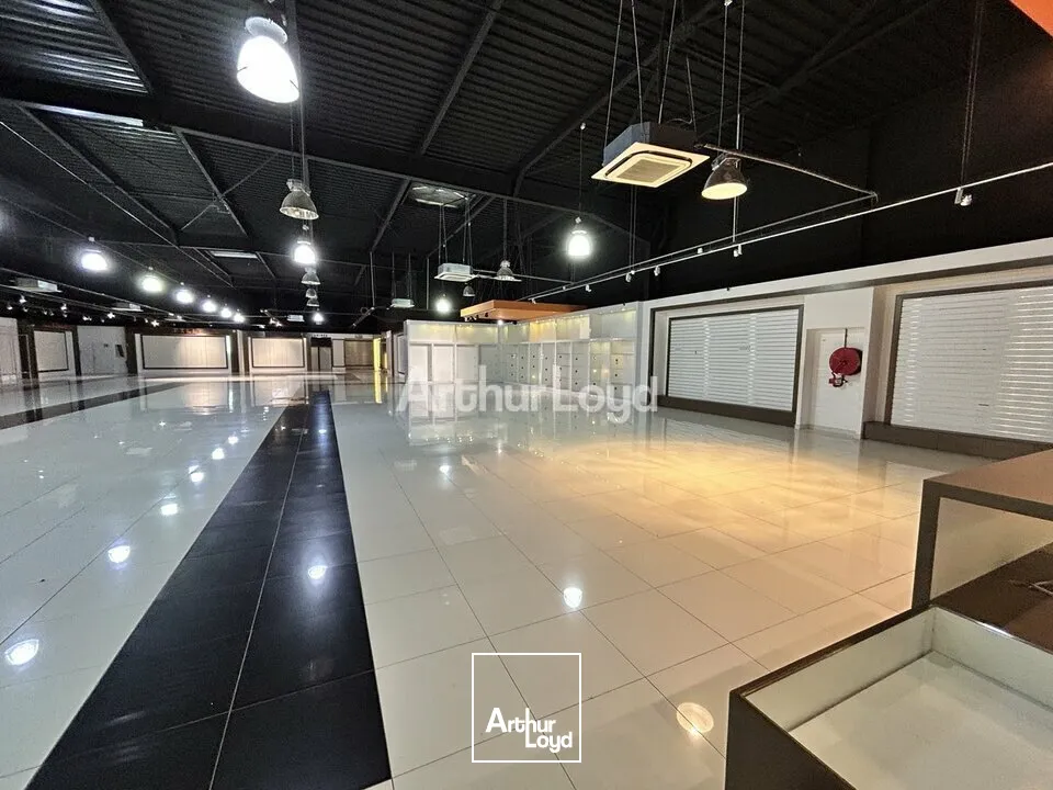 LOCAL COMMERCIAL à LOUER de 1270.95 m²