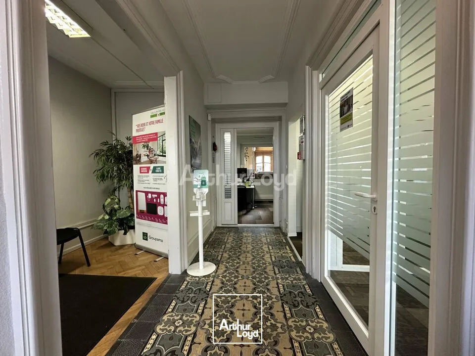 LOCAL D'ACTIVITE - ENTREPOT à VENDRE de 189 m²