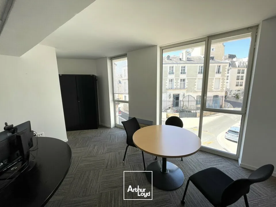 BUREAUX LOUES POUR INVESTISSEUR - EMPLACEMENT PRIME EN HYPER CENTRE DE POITIERS, RENTABILITÉ SÉCURISÉ ET LOCATAIRE INSTITUTIONNEL.