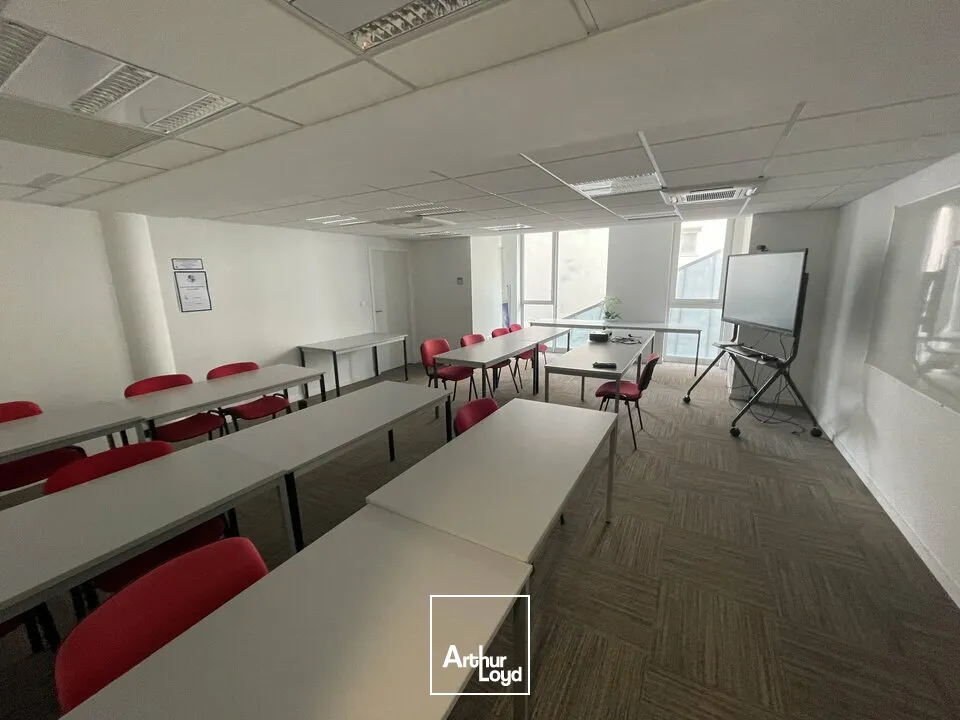 A LOUER POITIERS PROCHE DES CORDELIERS BUREAUX 434.95m² 