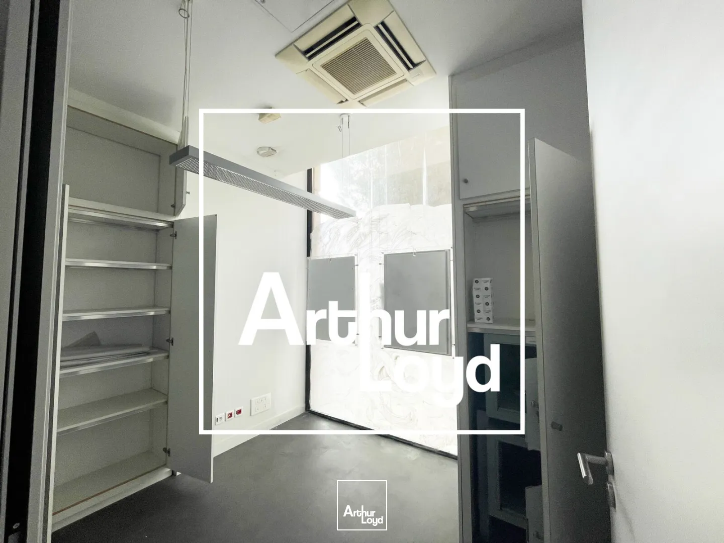 BUREAUX A LOUER - MONTPELLIER POMPIGNANE - PARKINGS PROCHE TRAMWAY