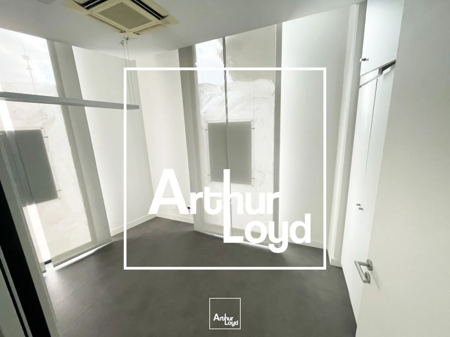 BUREAUX A LOUER - MONTPELLIER POMPIGNANE - PARKINGS PROCHE TRAMWAY