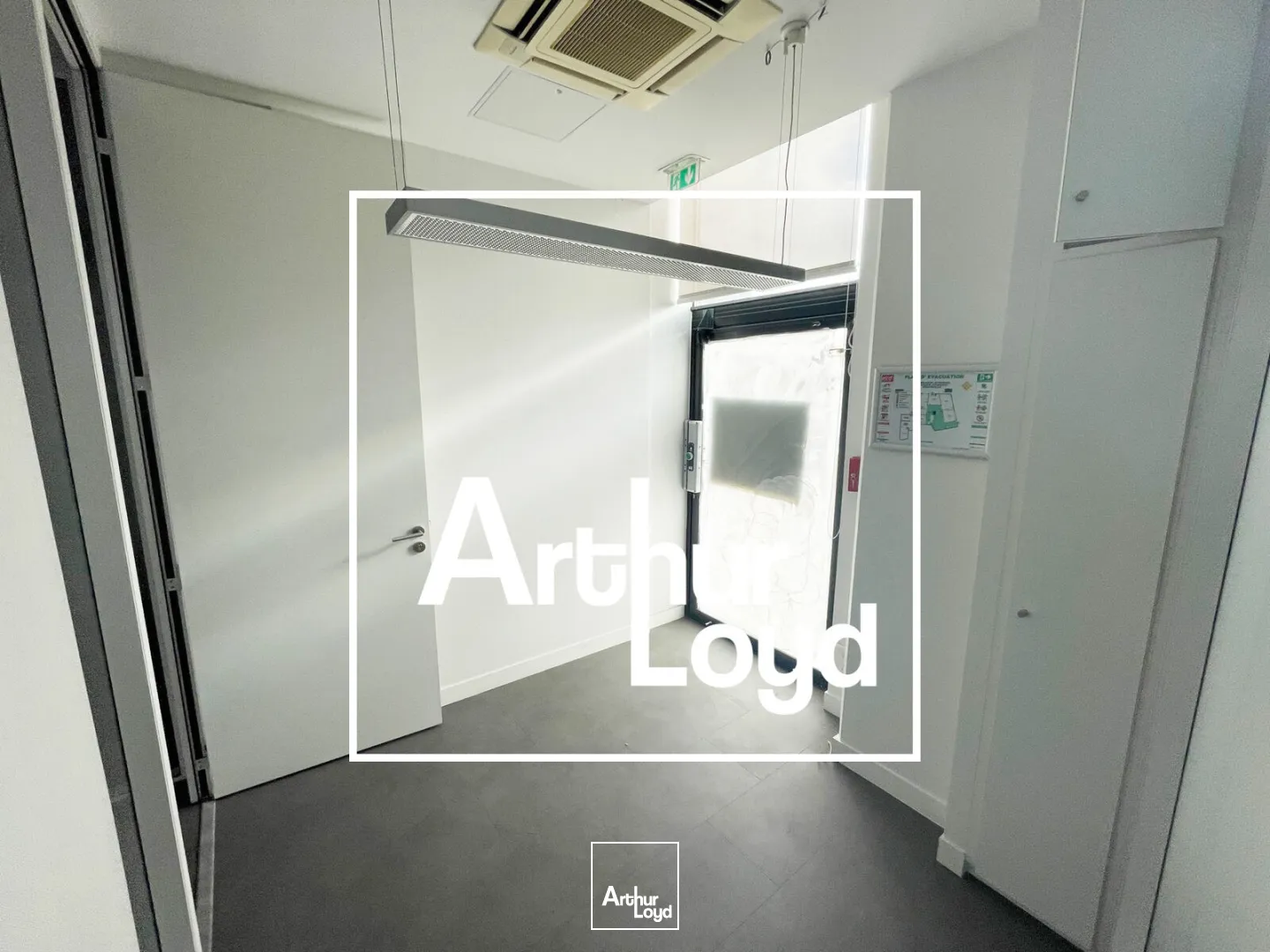 BUREAUX A LOUER - MONTPELLIER POMPIGNANE - PARKINGS PROCHE TRAMWAY