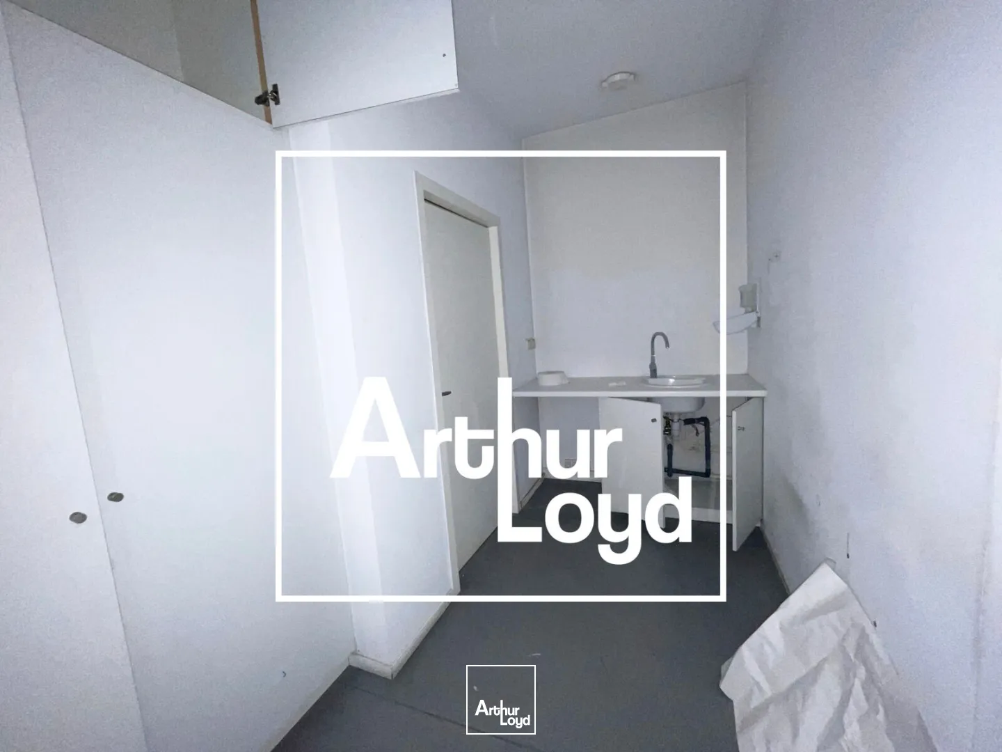 BUREAUX A LOUER - MONTPELLIER POMPIGNANE - PARKINGS PROCHE TRAMWAY