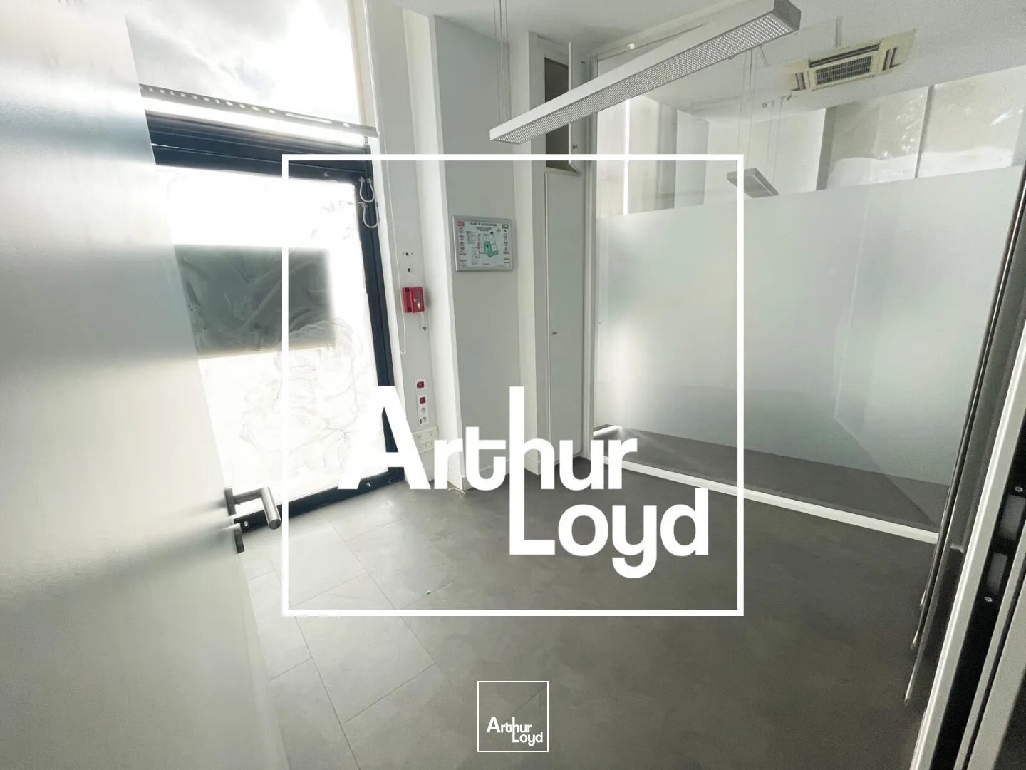 BUREAUX A LOUER - MONTPELLIER POMPIGNANE - PARKINGS PROCHE TRAMWAY