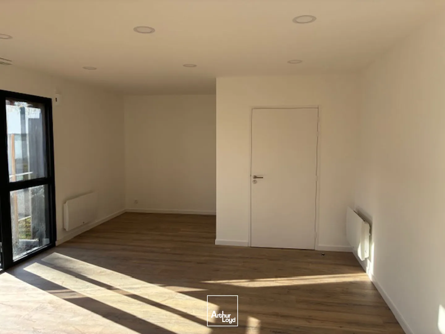 LOCAL ACTIVITE 284 m2 TOUT NEUF-GUERANDE