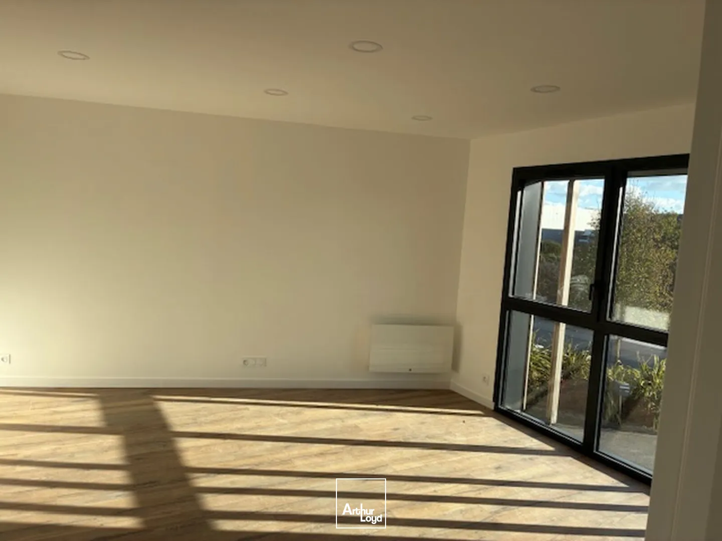 LOCAL ACTIVITE 284 m2 TOUT NEUF-GUERANDE