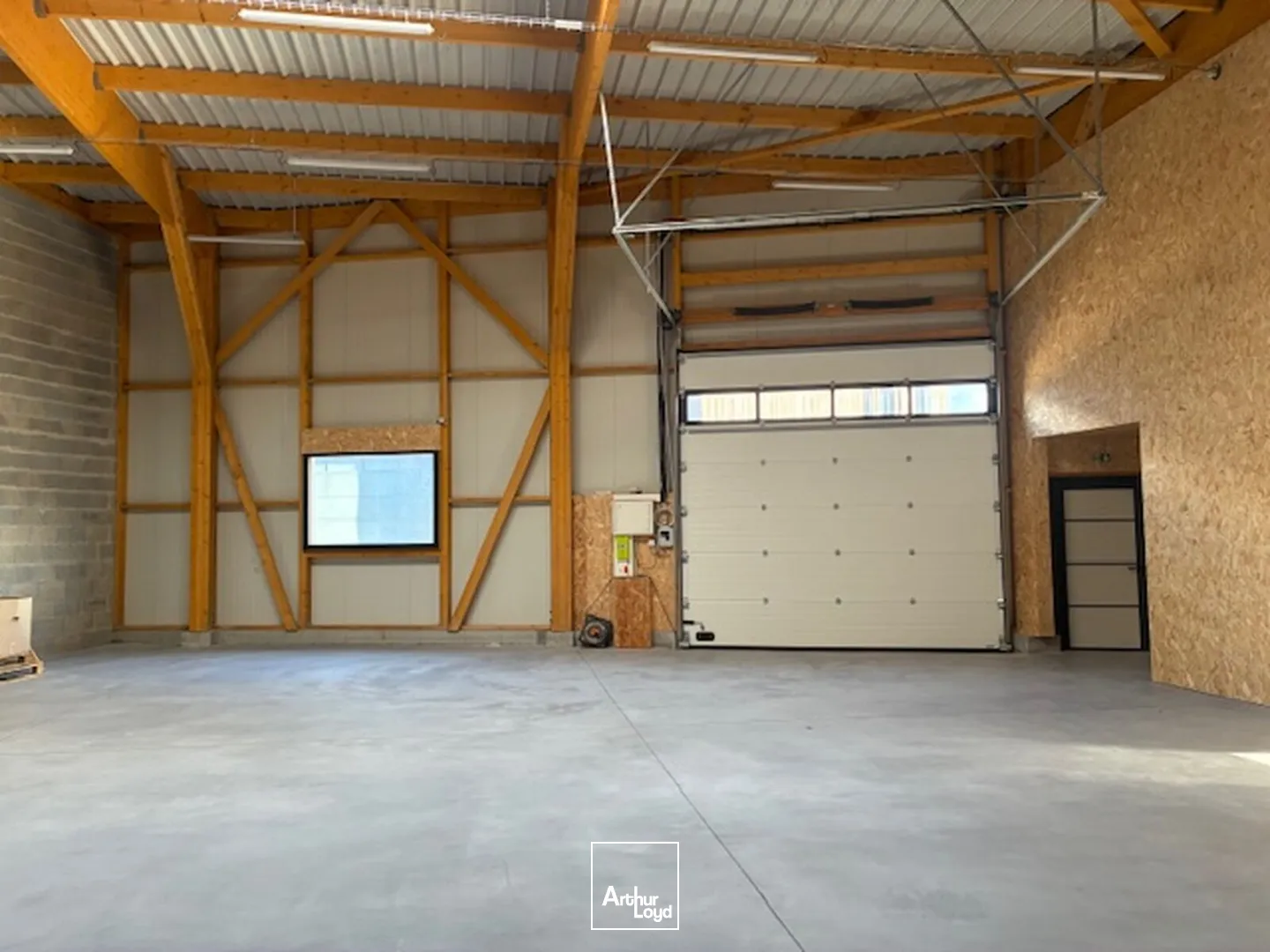 LOCAL ACTIVITE 284 m2 TOUT NEUF-GUERANDE