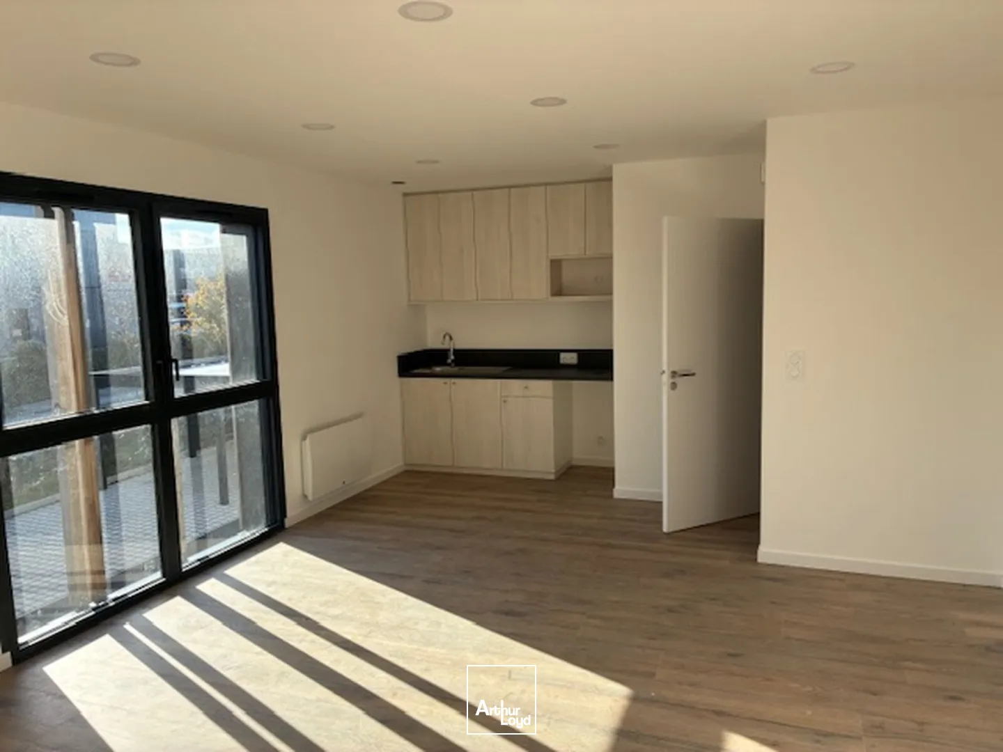 LOCAL ACTIVITE 284 m2 TOUT NEUF-GUERANDE