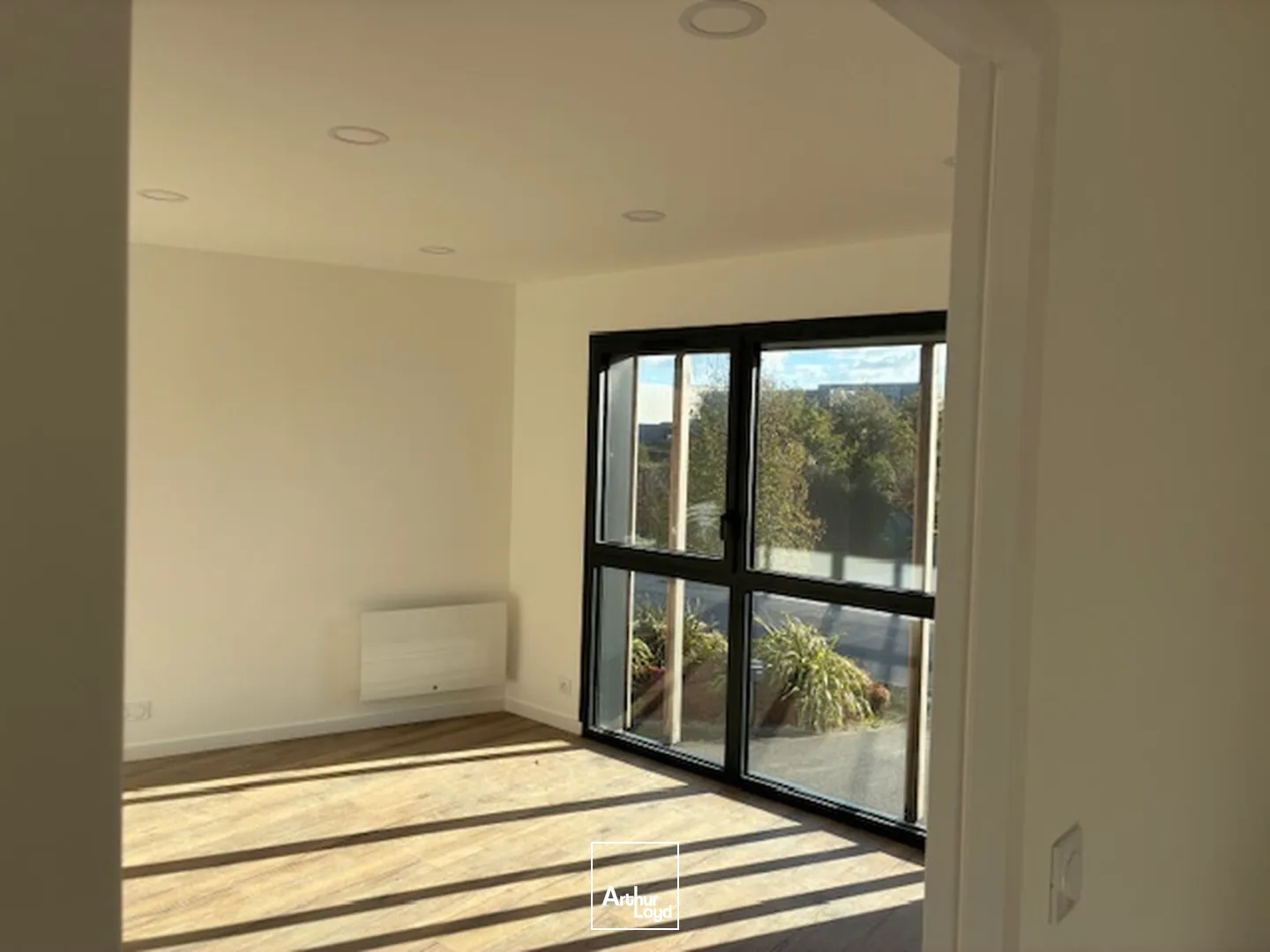 LOCAL ACTIVITE 284 m2 TOUT NEUF-GUERANDE