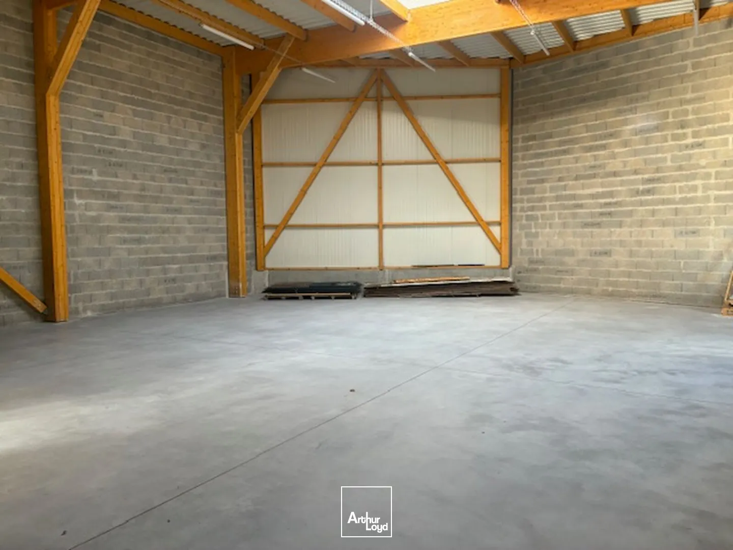 LOCAL ACTIVITE 284 m2 TOUT NEUF-GUERANDE