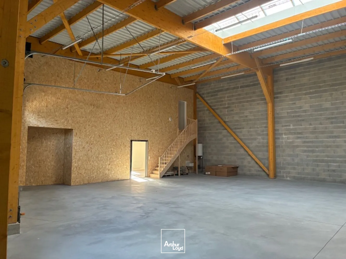 LOCAL ACTIVITE 284 m2 TOUT NEUF-GUERANDE