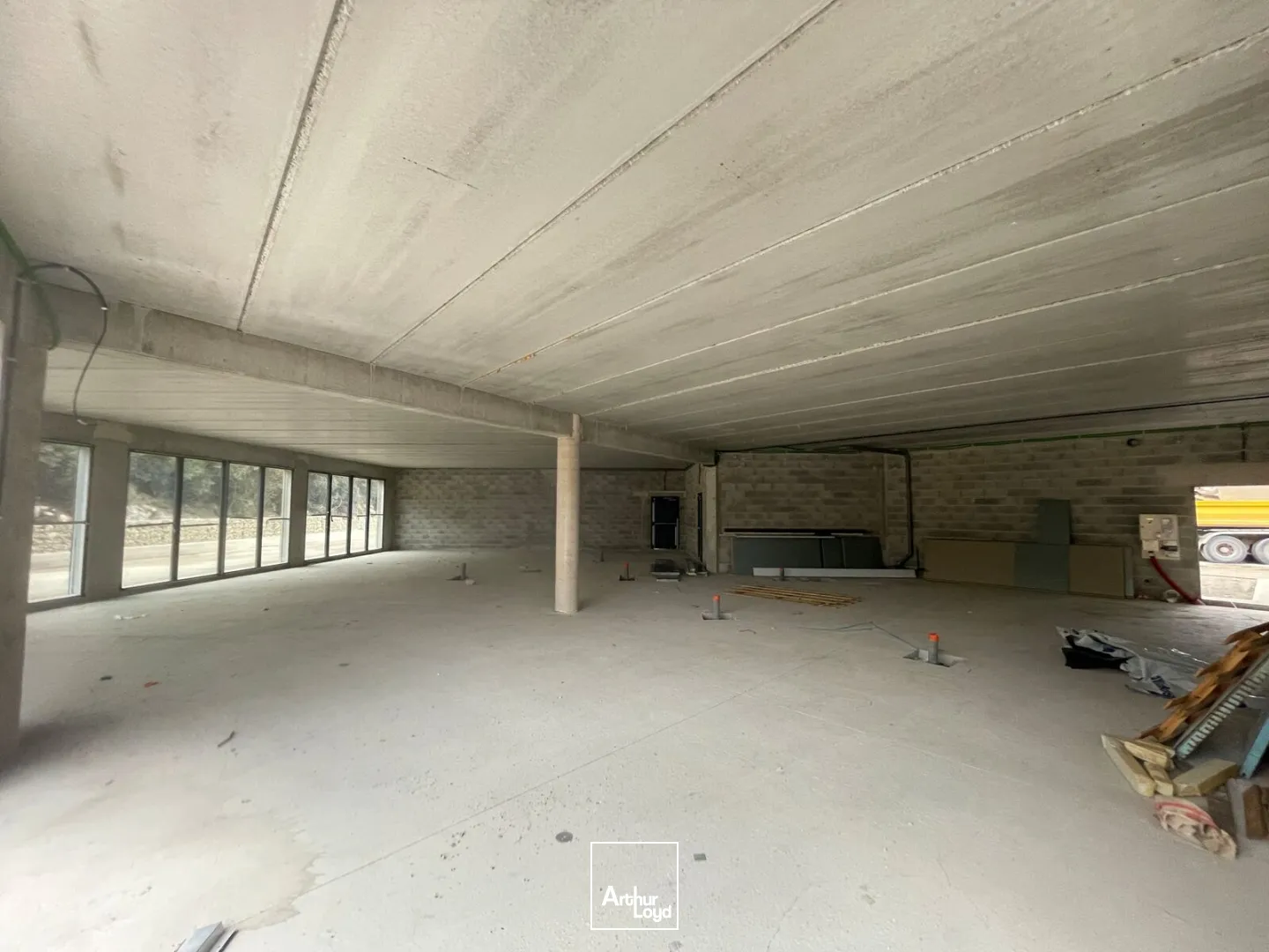 Local commercial neuf de 461 m² divisibles à louer - Emplacement stratégique à fort trafic à Balaruc-les-Bains