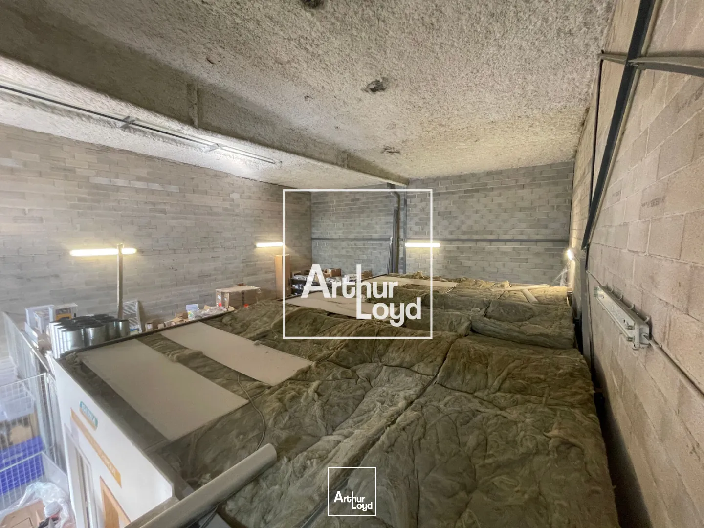 Local d'activité de 239 m² à louer - Vendres - Site professionnel dynamique, accès immédiat A9 et Ouest de Béziers