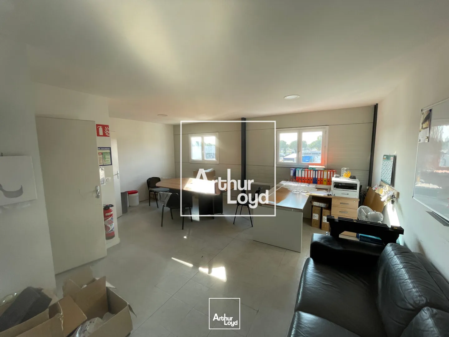 Local d'activité de 239 m² à louer - Vendres - Site professionnel dynamique, accès immédiat A9 et Ouest de Béziers