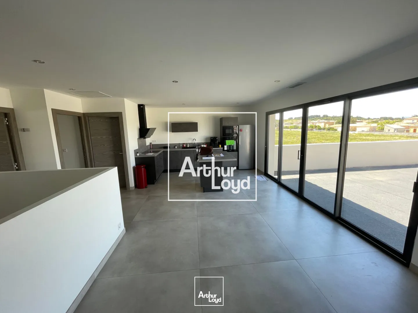 Immeuble indépendant à vocation tertiaire de 347 m2 à la Location