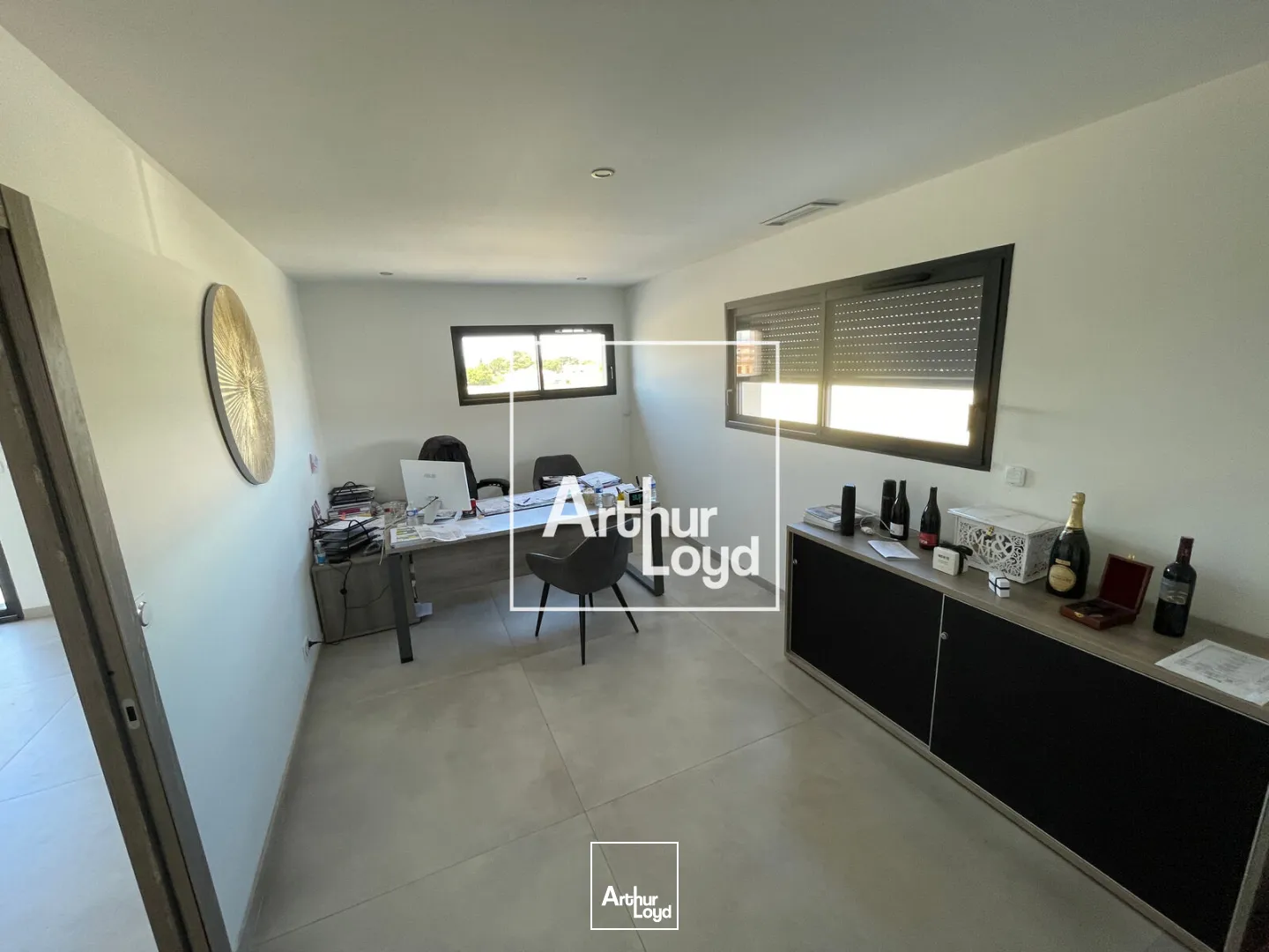 Immeuble indépendant à vocation tertiaire de 347 m2 à la Location