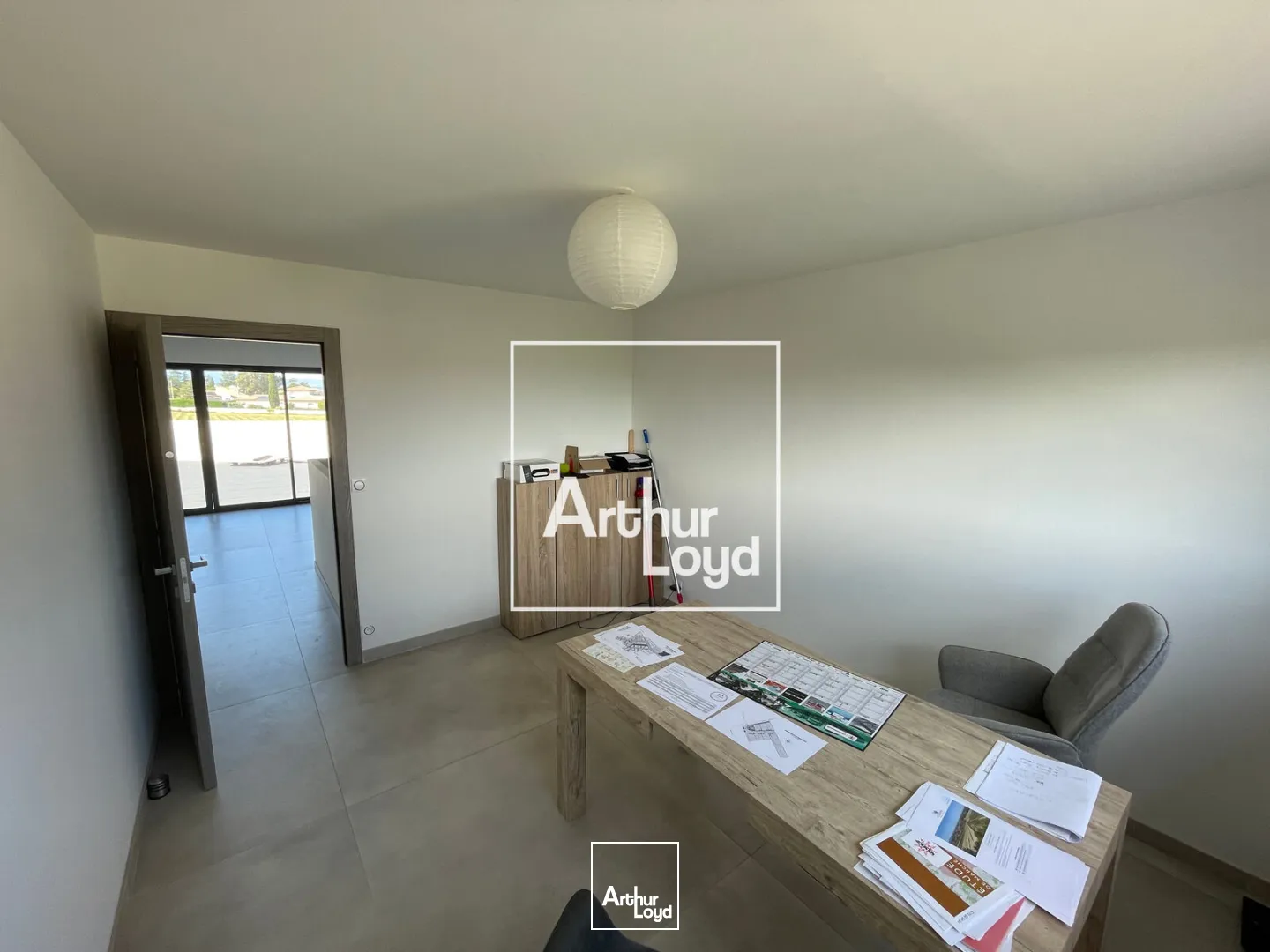 Immeuble indépendant à vocation tertiaire de 347 m2 à la Location