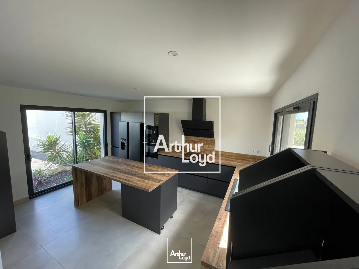 Immeuble indépendant à vocation tertiaire de 347 m2 à la Location