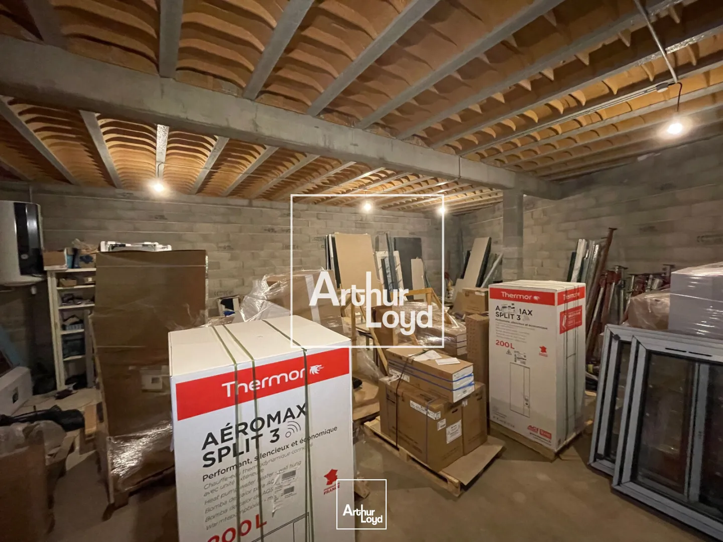 Immeuble indépendant à vocation tertiaire de 347 m2 à la Location