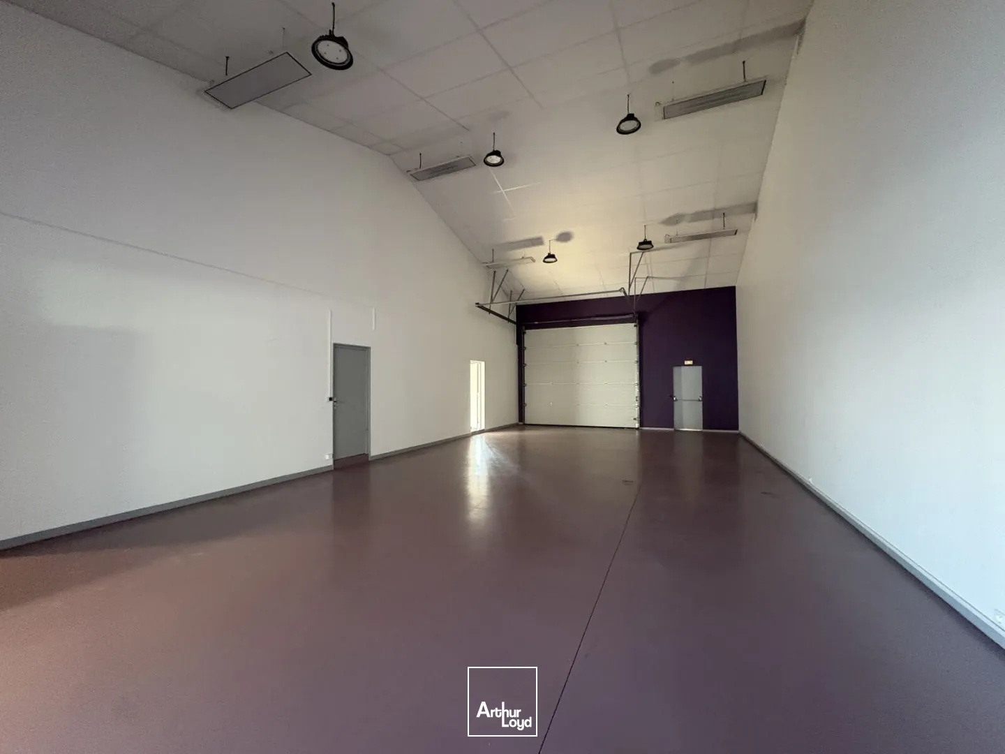 Cellule d'activités avec bureaux - 302 m2 - À louer - Saint Jean de Braye