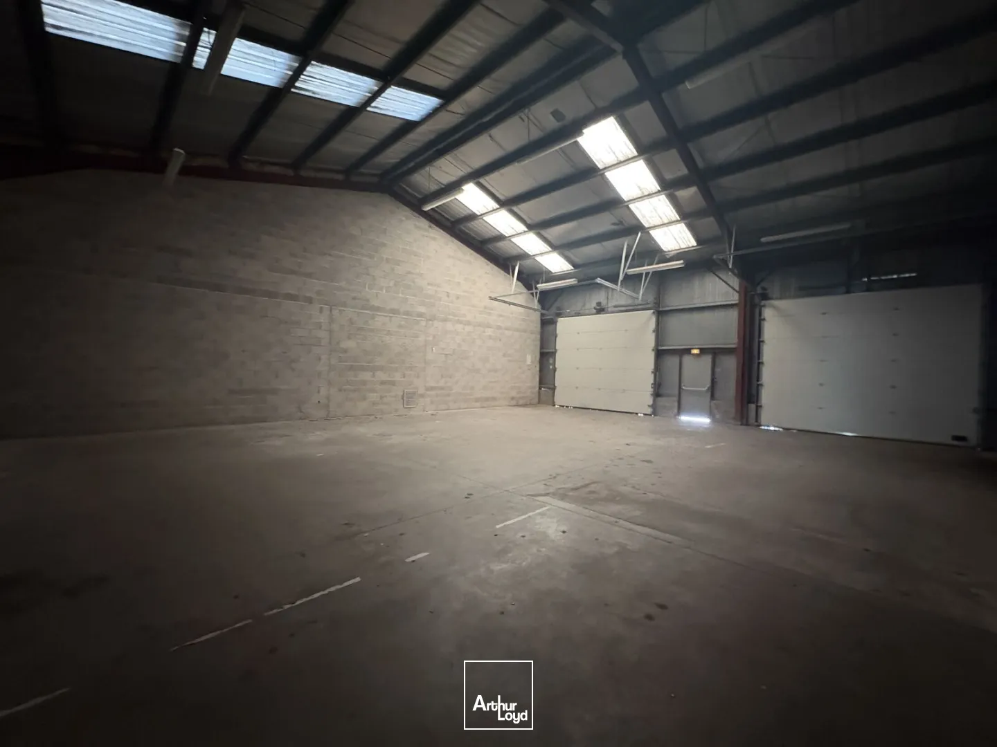 Cellules d'activités avec terrain à louer - 396 m2 - Saint Jean de Braye