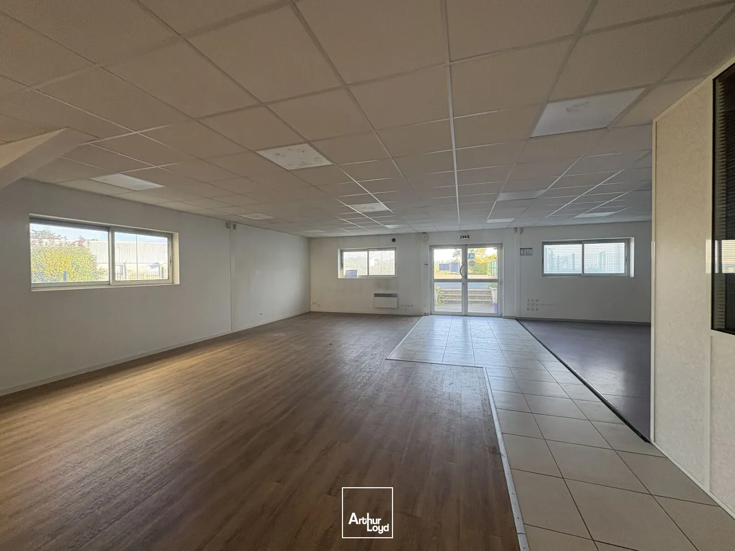 Cellules d'activités avec terrain à louer - 396 m2 - Saint Jean de Braye