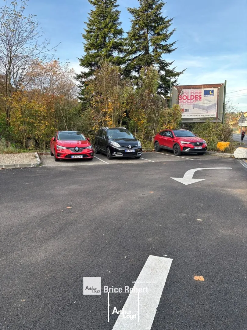 À louer - Bureau sur terrain indépendant à usage mixte, bénéficiant d'une forte visibilité - Sainte-Foy-lès-Lyon