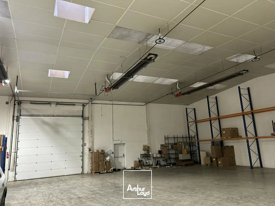 LOCAL D'ACTIVITE - ENTREPOT à LOUER de 1561 m²