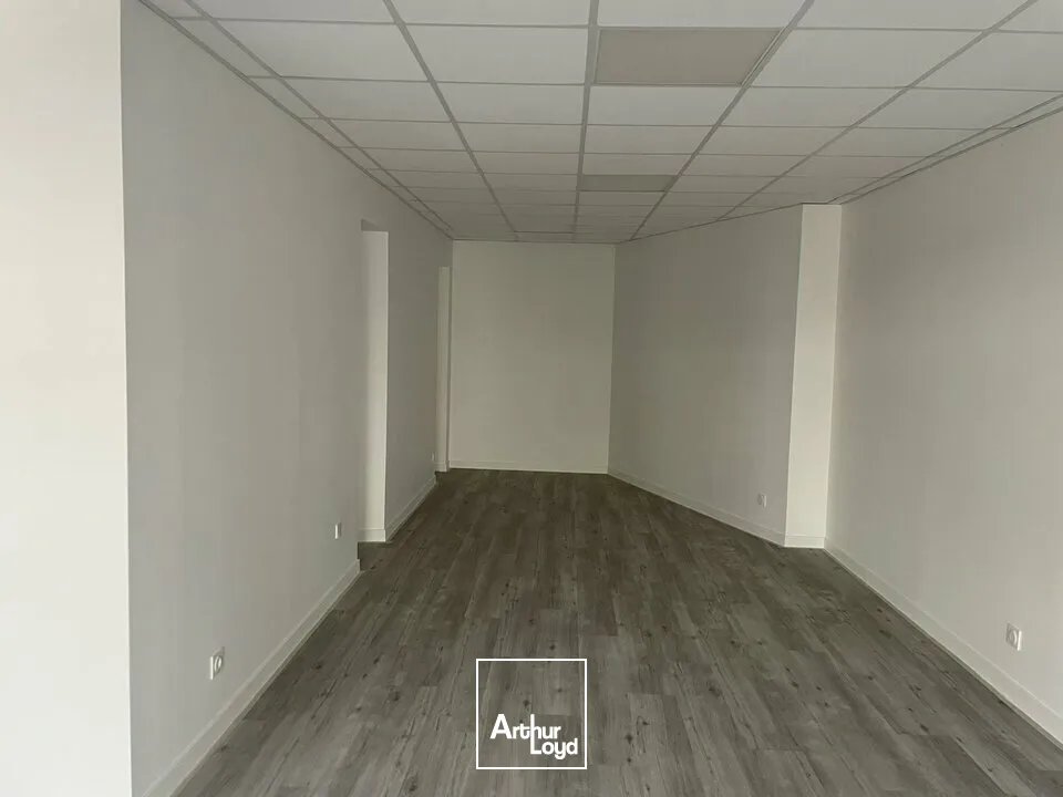 LOCAL COMMERCIAL À LOUER  160 m² - LA ROCHE SUR YON