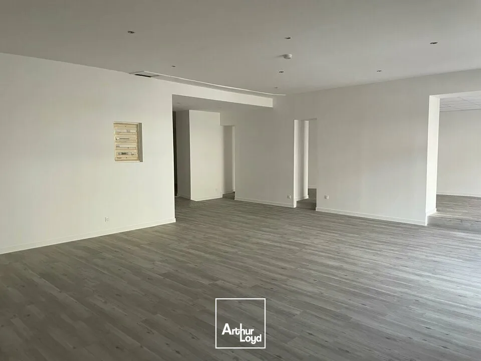 LOCAL COMMERCIAL À LOUER  160 m² - LA ROCHE SUR YON