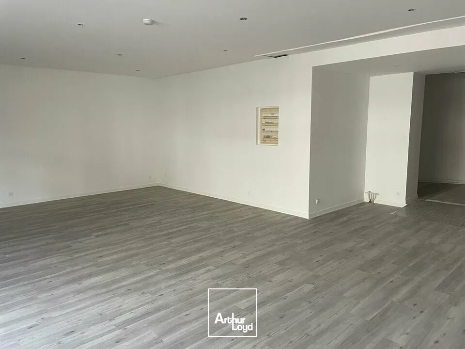 LOCAL COMMERCIAL À LOUER  160 m² - LA ROCHE SUR YON