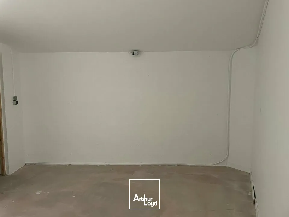 LOCAL COMMERCIAL À LOUER  160 m² - LA ROCHE SUR YON