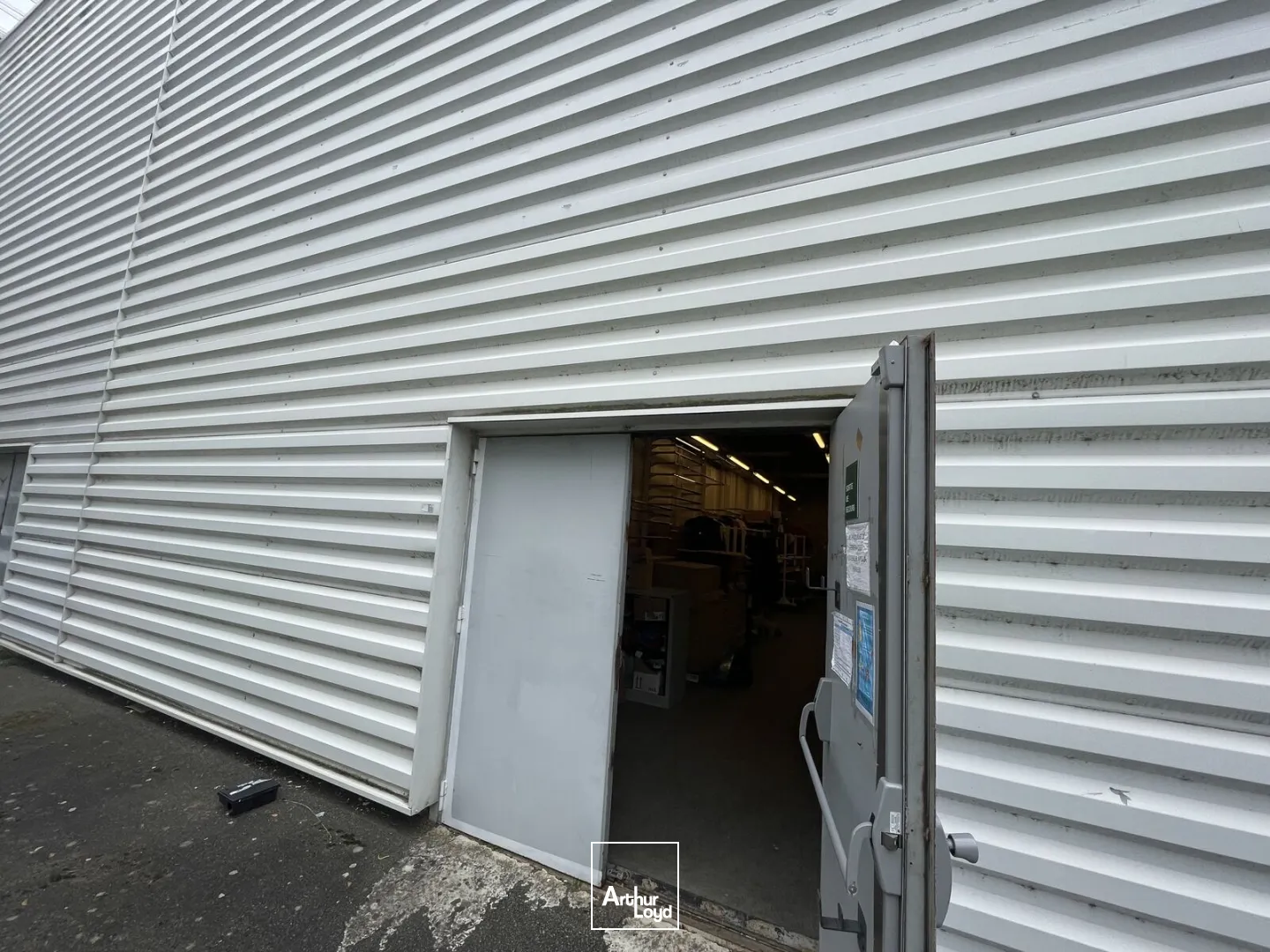 Local commercial d'environ 1&nbsp;350 m2 à LOUER - CHAMBLY