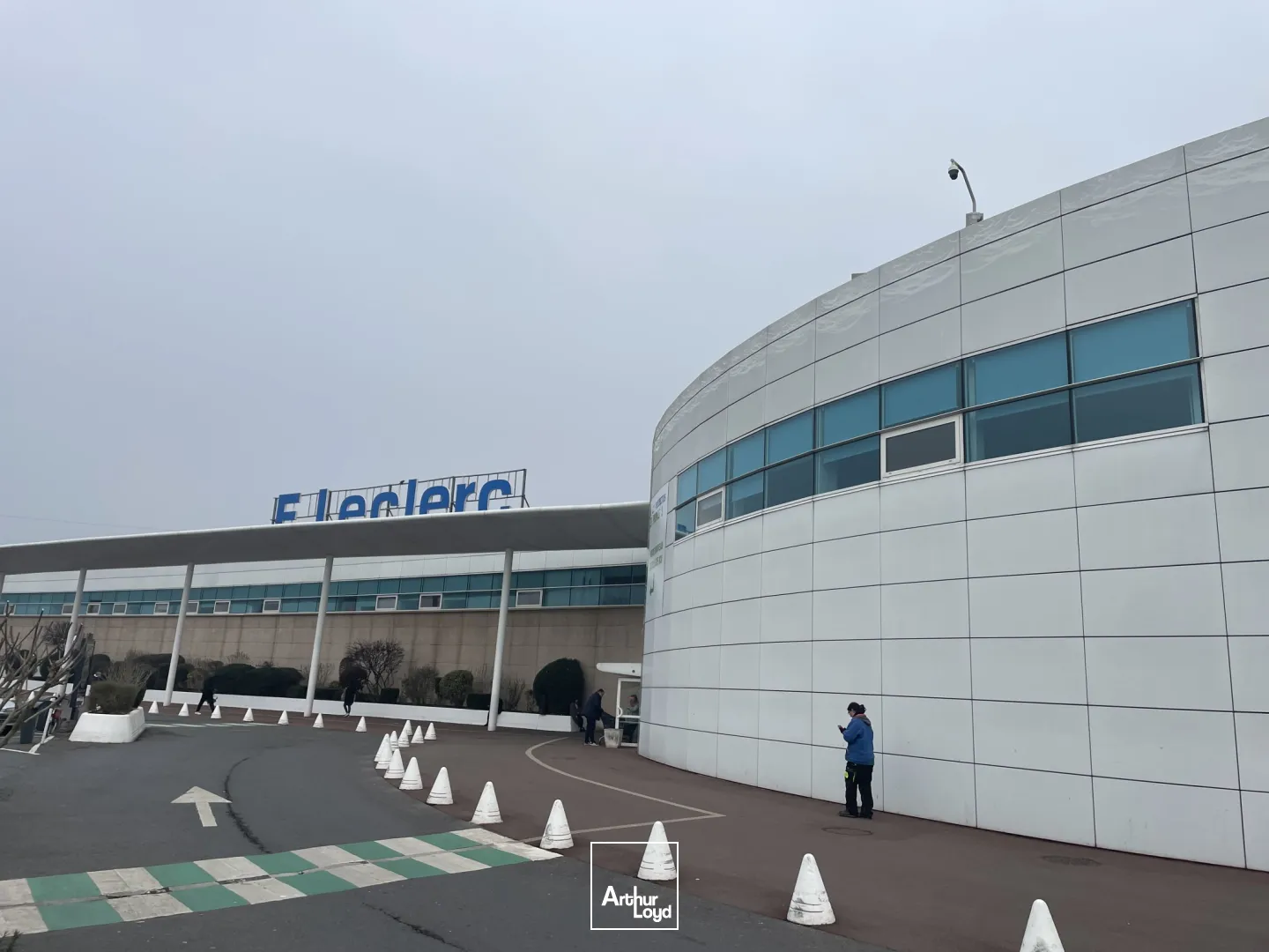 A louer : local d'environ 86 m2 en galerie commerciale à Chambly 